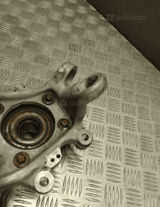 MERCEDES W206 ZWROTNICA LEWY TYŁ A2063570100 10