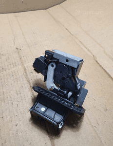 Zamek klapy tył mazda 2 de 3D C6728 3