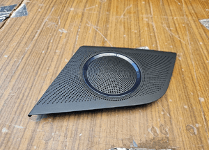 Maskownica Głosnika 8T0857227A 8T0857228A Kratka Oslona Konsoli Deski Kokpit Bang & Olufsen Audi A4 B8 A5 3