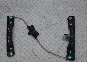 MECHANIZM SZYBY PRAWY PRZÓD MERCEDES W176 RADOM