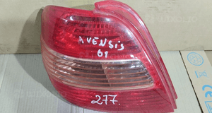 Lampa lewa tył tylna toyota avensis T22 hb lift 1