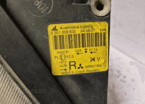 .  PRZOD PRZEDNIA LAMPA PRAWA MITSUBISHI COLT 6 6