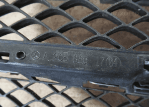 Grill gril atrapa mercedes c-klasa W205 2014- 13