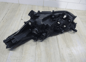 TOYOTA YARIS 4 IV LAMPA prawa przód soczewka 20-24r K0-6EU 8