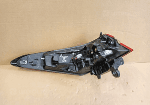 Lampa prawa tylna prawy tył toyota camry ix led ciemna 18- 2