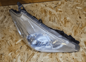 TOYOTA PRIUS PLUS 12-15 lampa przednia prawa ksenon xenon 3