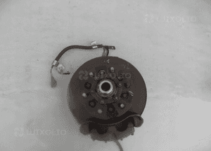 ZWROTNICA PIASTA LEWA PRZÓD NISSAN TERRANO II ABS 1