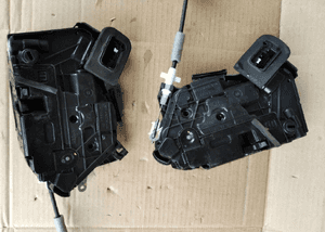 VW  Passat B8 zamek drzwi tyl tylny prawy  lewy 5E0839015A 5E0839016A 3