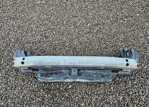 Toyota RAV4 06-12 tylny pas podłoga belka 1