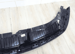 Mercedes W243 H243 eqb eqa maskownica góra pasa zderzaka A2438851401 12