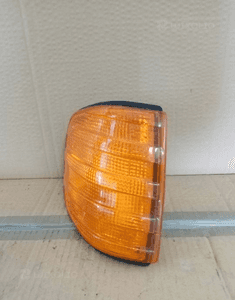 Kierunkowskaz kierunek prawy przód Mercedes W126 1