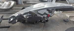 Przod przednia lampa prawa peugeot 207 3