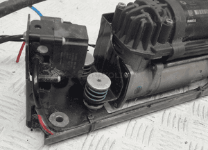 Kompresor zawieszenia  pneumatycznego bmw 5GT 37206864215-01 3