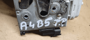 Zamek prawy przód Audi A4 B5 4D1837016D 5