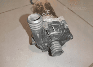 Audi A8 S8 D2 pompka dodatkowa pompa wody uchwyt oryginał bdb 6