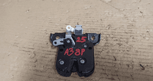 Zamek klapy tył audi A3 8P 1