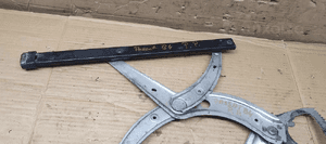 Mechanizm podnośnik szyby prawy przód VW Passat B4 3A0959802 2
