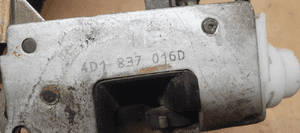 Zamek prawy przód Audi A4 B5 4D1837016D 4