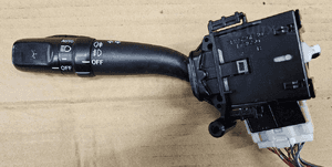 Toyota Avensis T25 Corolla Verso przełącznik świateł kierunkowskazów Auto 84140-05140 1