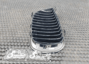 Kratka 7128613 7128614 7906809 Atrapa Nerki Nerka Gril Atrapka Zderzaka Przód M-Pakiet BMW 1 E81 E87 15