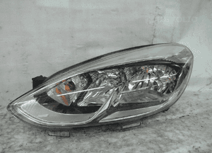 Ford fiesta MK8 lampa przednia lewa 1