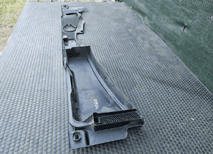 Podszybie 8K1819447 8K1819424 Oslona Wycieraczki Maskownica Klapka Klema EUROPA AUDI A4 B8 A5 Oryginalne 25