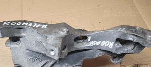 Podstawa łapa alternatora Skoda Roomster 045903143E 7
