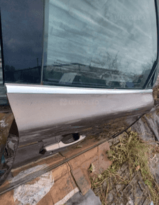 Volvo XC60 drzwi prawe przód kompletne w kolor 08- 5