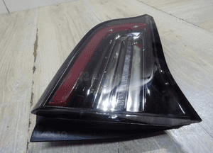 TESLA MODEL 3 LAMPA lewa  tył  TYLNA w klapę  1077401 LLU 7