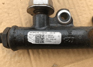 Listwa wtryskowa z czujnikiem 4R8Q-9C066-AE Land Rover Discovery 3 III / Range Rover Sport 2.7 TDV6 2