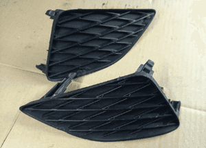 Toyota Corolla E15 zaslepka zderzaka przod przedniego halogenu prawa 1