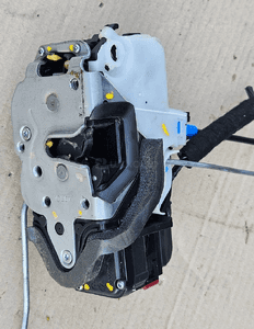 Opel Astra J 4 IV zamek drzwi tył prawy lewy 3