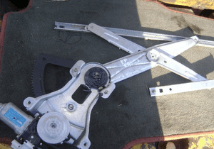 Chevrolet Kalos Aveo podnosnik mechanizm szyby lewy 1