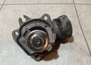 Mercedes OM642 3.0CDI termostat oryginał bdb stan 6