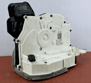 Audi A6 C8 Zamek drzwi PRAWY PRZEDNI 4K1837016J 1