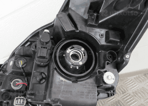 Lampa przednia prawa toyota yaris iii 3 lift 2017- 8