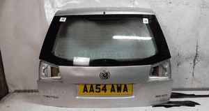 Klapa bagażnika tył tylna opel vectra c lift kombi Z157 srebrny posiada wgniecenie 1