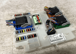 Moduł CEM Volvo S60 V60 S80 V70 XC70 XC60 31327995AA 2