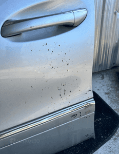 MERCEDES E 211 drzwi lewe przednie szyba listwa lakier 744 13