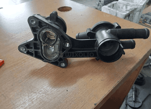 obudowa termostatu golf 5 1.4 fsi 03c121026g 2