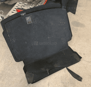 MERCEDES E 207 coupe podłoga bagażnika wykładzina 1