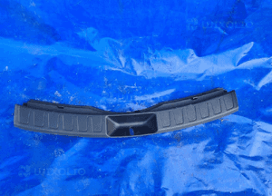 lexus UX plastik na pas tylny
