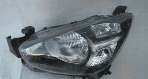 Mazda 2 dj 2015 bdb lampa przednia lewa 1