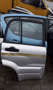 Suzuki Grand Vitara 04 drzwi tyl tylne  lewe 4