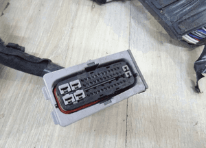 WIĄZKA INSTALACJA BEZPIECZNIKÓW  SKRZYNKA AURIS FULL HYBRID 11