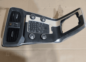 KONSOLA ŚRODKOWA PANEL KRATKI NAWIEWU VOLVO V40 II 2 4