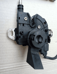 Ford Focus MK2 zamek maski wkladka 2