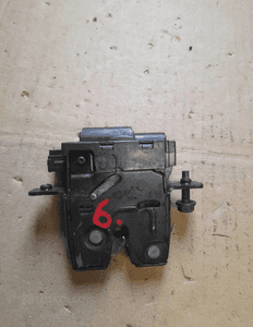 Zamek klapy bagażnika nissan qashqai +2 2.0DCI 90502EY10A 1