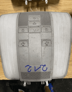 Mercedes e 207 e 212 lampka podsufitki dachowa pod szyber i bez 11