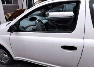 Toyota Yaris I drzwi lewe 3D 3 2
